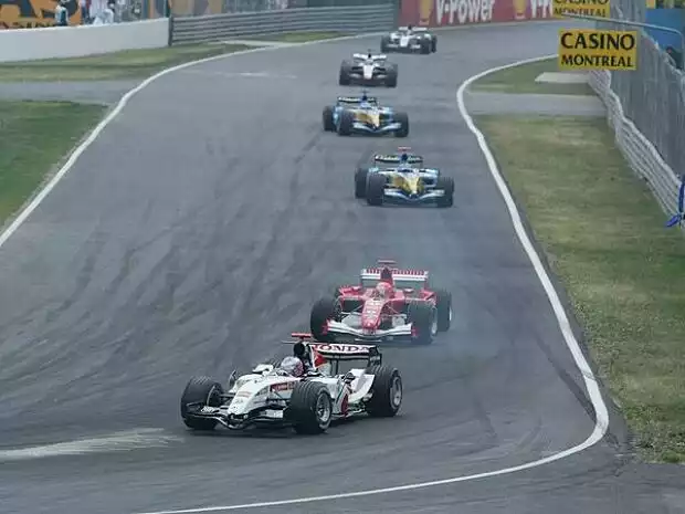 Jenson Button vor Michael Schumacher Titel-Bild zur News: Jenson Button vor Michael Schumacher