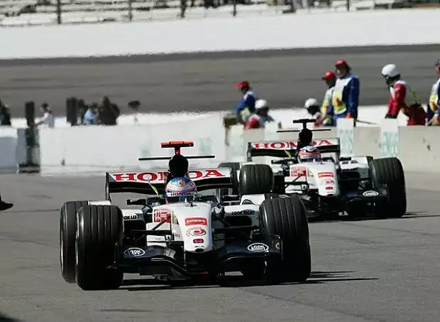 Jenson Button und Takuma Sato (beide BAR-Honda 007) Titel-Bild zur News: Jenson Button und Takuma Sato (beide BAR-Honda 007)