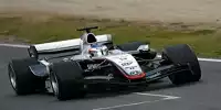 Bild zum Inhalt: McLaren-Mercedes: Arbeiten an der Radaufhängung