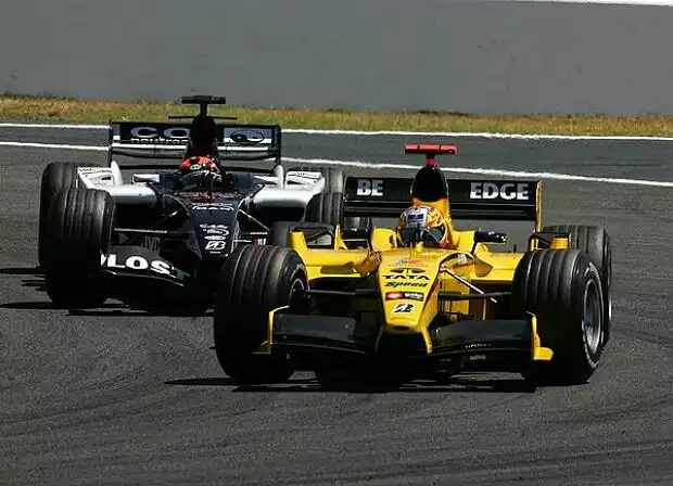 Tiago Monteiro (Jordan-Toyota EJ15) vor Christijan Albers (Minardi-Cosworth PS05) Titel-Bild zur News: Tiago Monteiro (Jordan-Toyota EJ15) vor Christijan Albers (Minardi-Cosworth PS05)