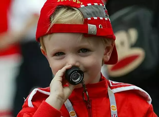kleiner Ferrari-Fan Titel-Bild zur News: kleiner Ferrari-Fan