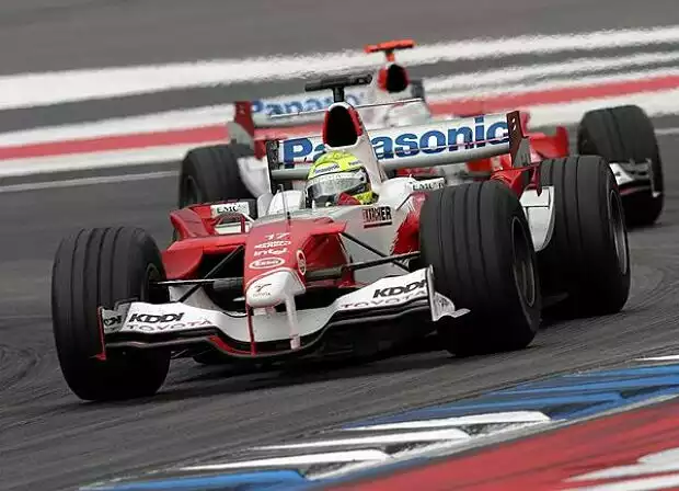 Ralf Schumacher und Jarno Trulli (beide Toyota TF105) Titel-Bild zur News: Ralf Schumacher und Jarno Trulli (beide Toyota TF105)