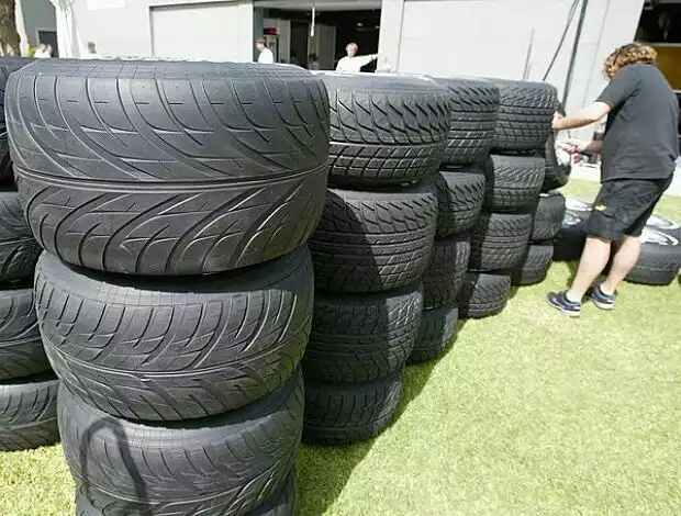 Bridgestone-Regenreifen Titel-Bild zur News: Bridgestone-Regenreifen