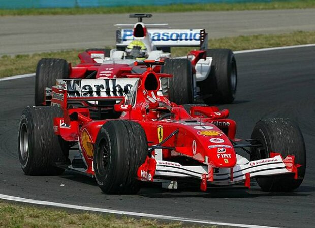 Titel-Bild zur News: Michael Schumacher vor Ralf Schumacher