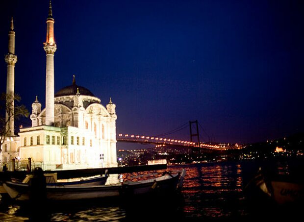 Titel-Bild zur News: Istanbul bei Nacht