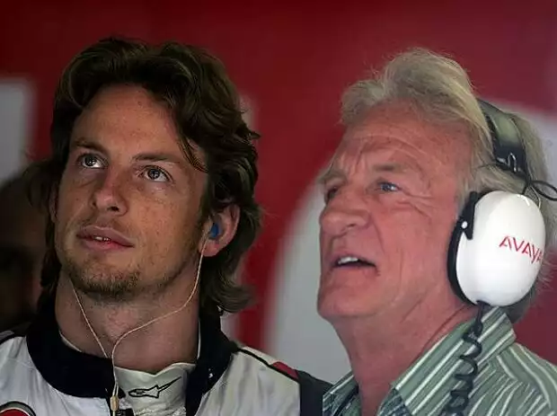 Jenson Button mit seinem Vater John Titel-Bild zur News: Jenson Button mit seinem Vater John