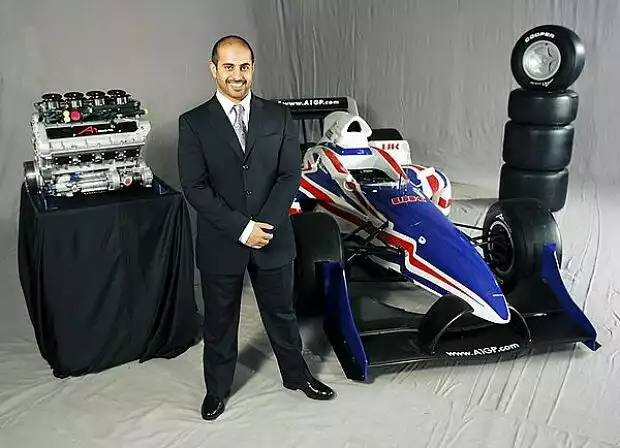Scheich Al Maktoum mit einem A1-Grand-Prix-Auto Titel-Bild zur News: Scheich Al Maktoum mit einem A1-Grand-Prix-Auto