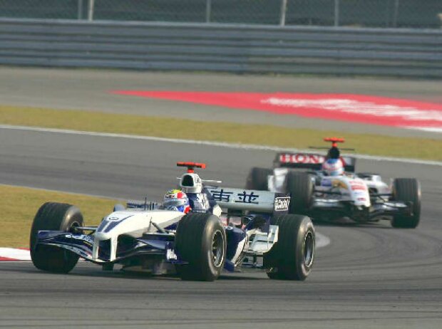 Titel-Bild zur News: Mark Webber vor Jenson Button