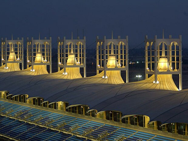 Tribünen bei Nacht in Bahrain