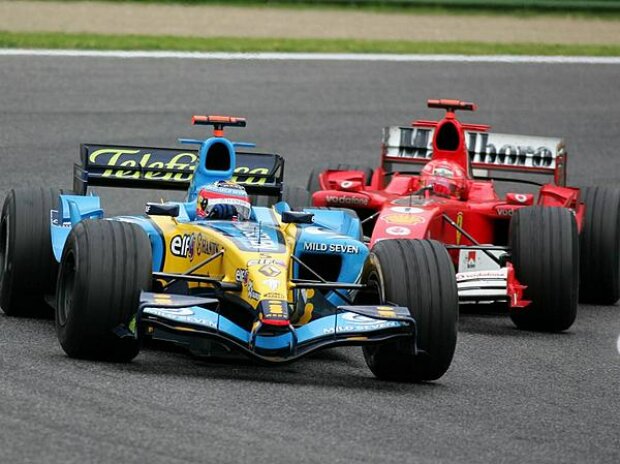 Titel-Bild zur News: Fernando Alonso vor Michael Schumacher