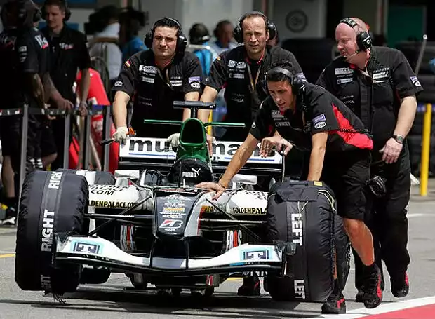 Titel-Bild zur News: Minardi-Bolide in Sao Paulo