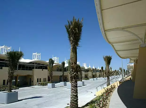 Fahrerlager in Bahrain Titel-Bild zur News: Fahrerlager in Bahrain