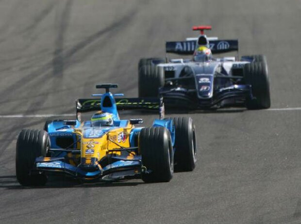 Giancarlo Fisichella vor Mark Webber Giancarlo Fisichella vor Mark Webber