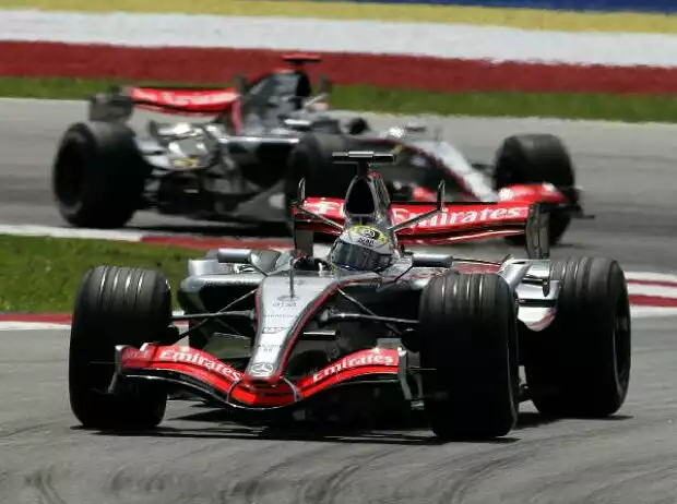 Juan-Pablo Montoya und Kimi Räikkönen Titel-Bild zur News: Juan-Pablo Montoya und Kimi Räikkönen