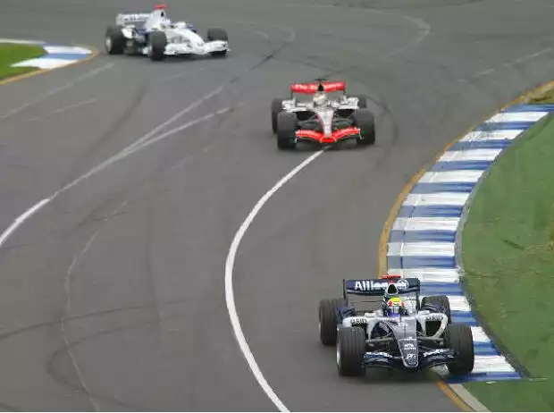 Mark Webber vor Juan-Pablo Montoya und Nick Heidfeld Titel-Bild zur News: Mark Webber vor Juan-Pablo Montoya und Nick Heidfeld