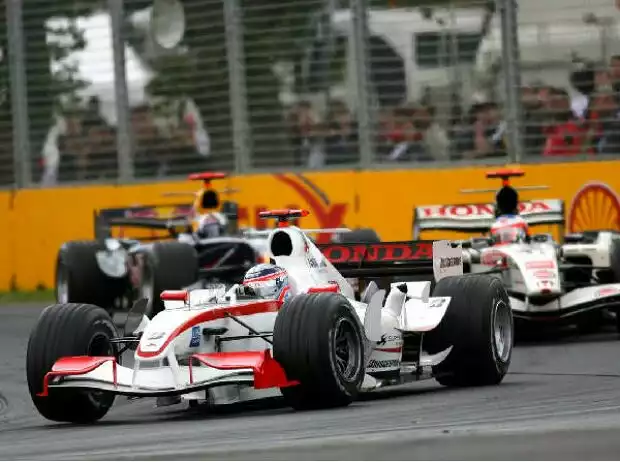 Takuma Sato vor Rubens Barrichello und David Coulthard Titel-Bild zur News: Takuma Sato vor Rubens Barrichello und David Coulthard