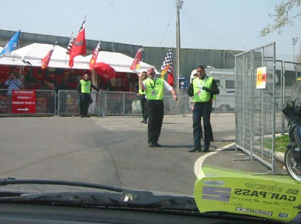 Streckenpersonal in Imola Streckenpersonal in Imola