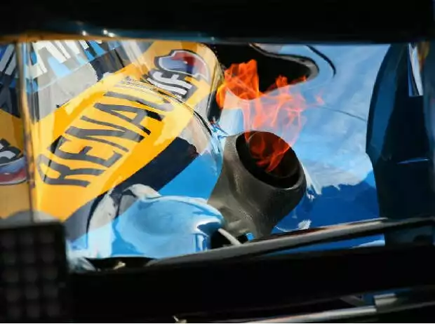 Renault-Auspuffrohr in Flammen Titel-Bild zur News: Renault-Auspuffrohr in Flammen