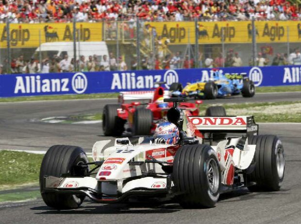 Jenson Button vor Felipe Massa