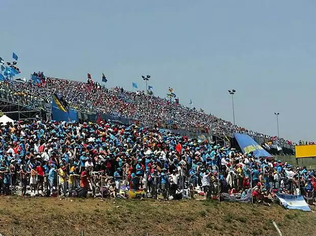 Titel-Bild zur News: Formel-1-Fans in Spanien