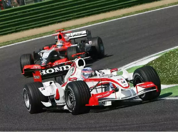 Takuma Sato vor Tiago Monteiro Titel-Bild zur News: Takuma Sato vor Tiago Monteiro