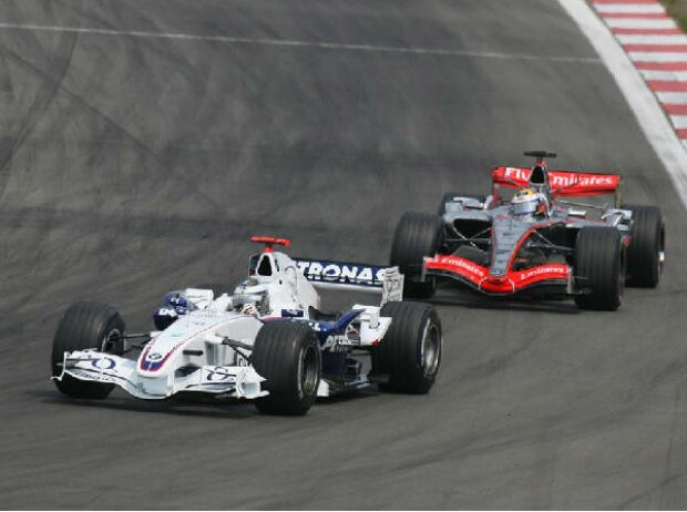 Nick Heidfeld vor Juan-Pablo Montoya Nick Heidfeld vor Juan-Pablo Montoya