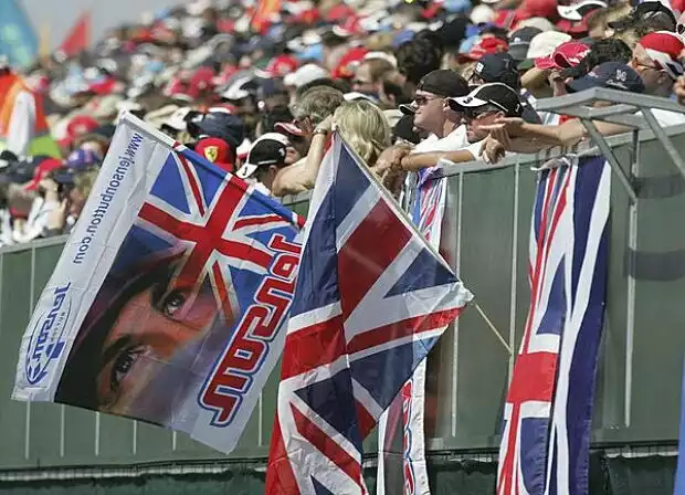Fans in Silverstone Titel-Bild zur News: Fans in Silverstone