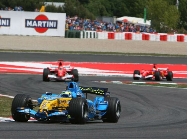 Giancarlo Fisichella vor Michael Schumacher und Felipe Massa Giancarlo Fisichella vor Michael Schumacher und Felipe Massa