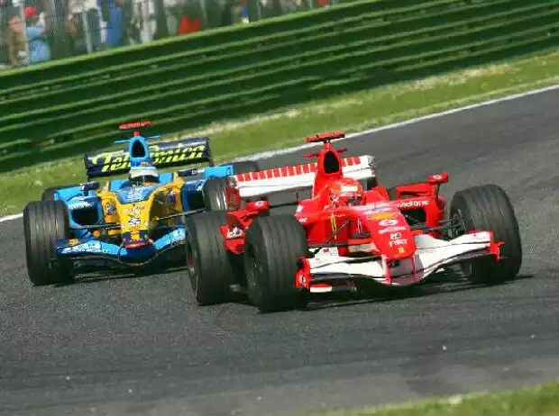 Michael Schumacher vor Fernando Alonso Titel-Bild zur News: Michael Schumacher vor Fernando Alonso