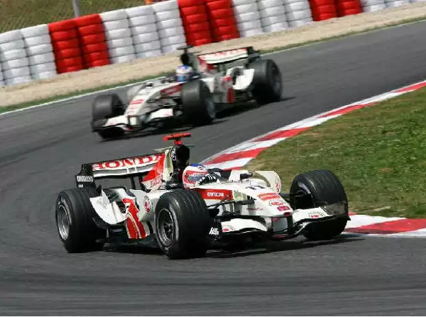 Rubens Barrichello vor Jenson Button Titel-Bild zur News: Rubens Barrichello vor Jenson Button
