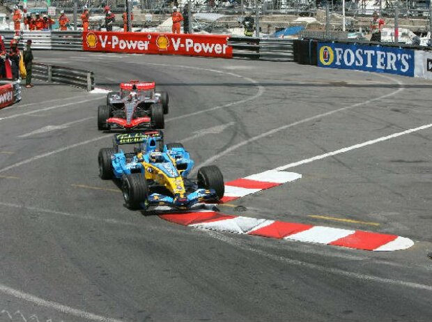 Fernando Alonso vor Kimi Räikkönen Fernando Alonso vor Kimi Räikkönen