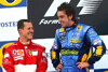 Bild zum Inhalt: Titelkampf: Alonso strahlt, Schumacher geknickt