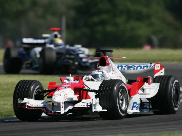 Titel-Bild zur News: Jarno Trulli vor Mark Webber