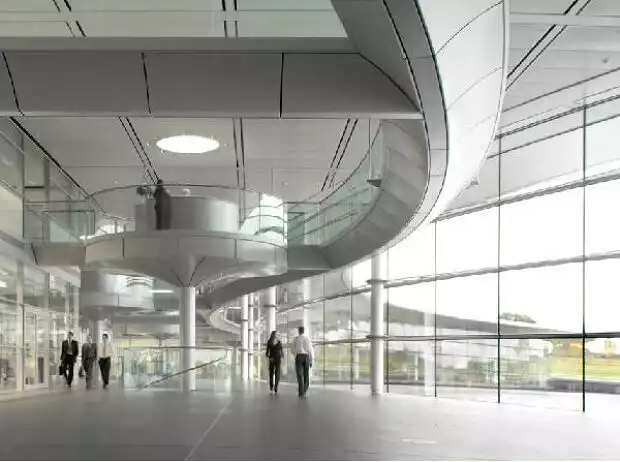 McLaren-Fabrik Titel-Bild zur News: McLaren-Fabrik