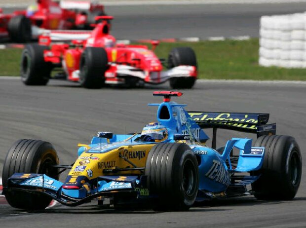 Fernando Alonso vor Michael Schumacher 