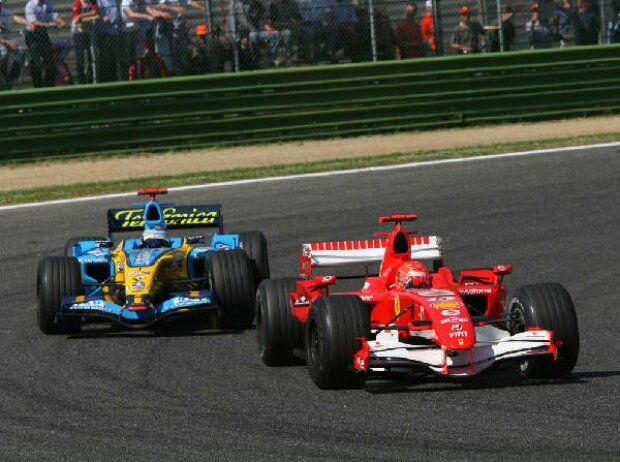 Michael Schumacher vor Fernando Alonso Michael Schumacher vor Fernando Alonso