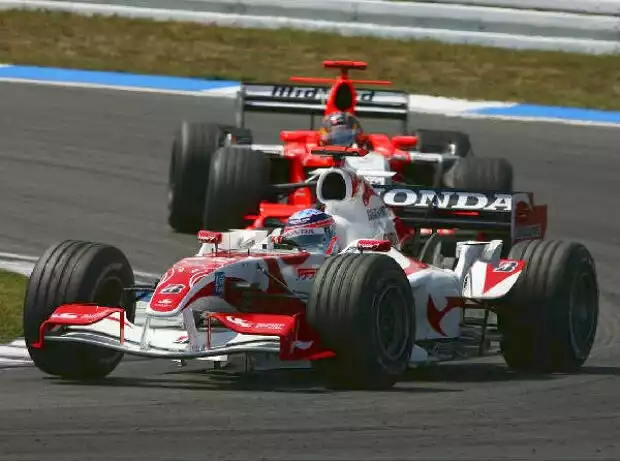 Takuma Sato vor Tiago Monteiro Titel-Bild zur News: Takuma Sato vor Tiago Monteiro