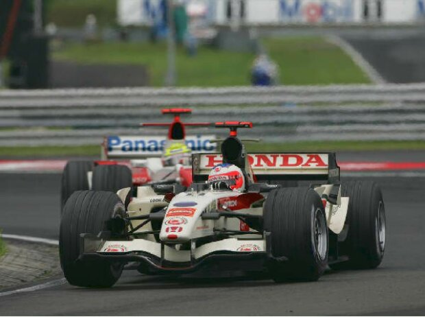 Rubens Barrichello vor Ralf Schumacher Rubens Barrichello vor Ralf Schumacher