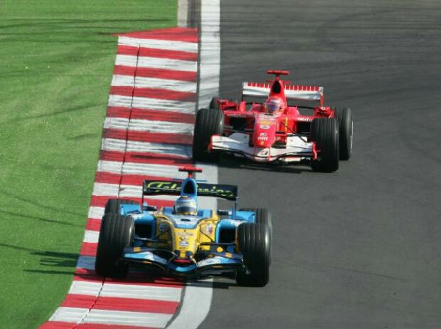 Fernando Alonso vor Michael Schumacher