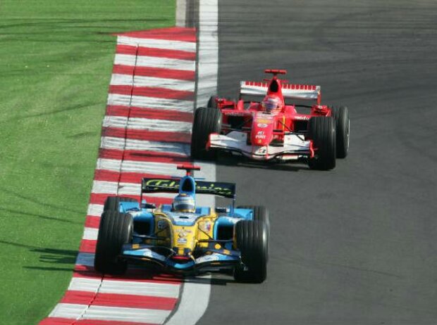 Fernando Alonso vor Michael Schumacher Fernando Alonso vor Michael Schumacher