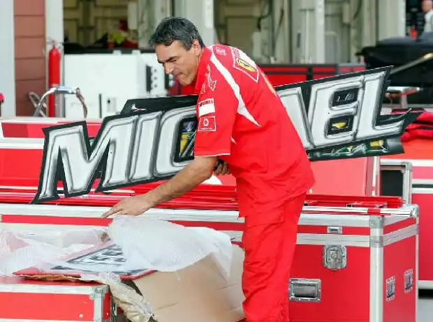 Titel-Bild zur News: Michael-Schumacher-Banner