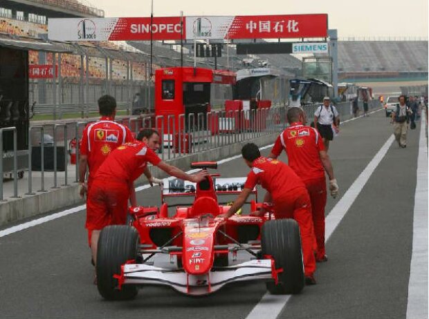 Titel-Bild zur News: Vorbereitungen bei Ferrari