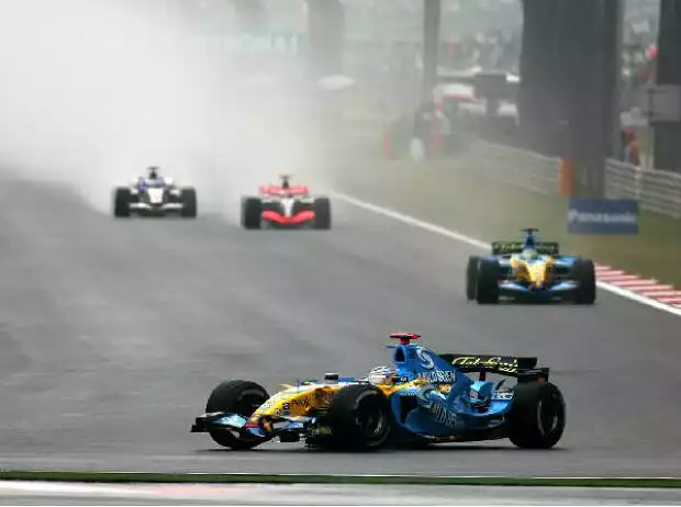 Fernando Alonso vor Giancarlo Fisichella Titel-Bild zur News: Fernando Alonso vor Giancarlo Fisichella