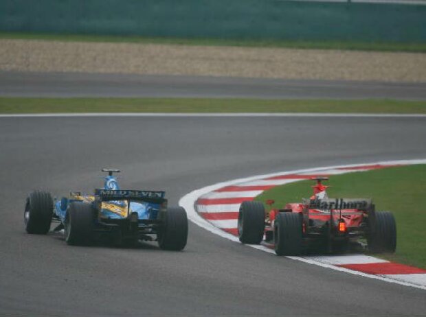 Michael Schumacher überholt Giancarlo Fisichella Michael Schumacher überholt Giancarlo Fisichella