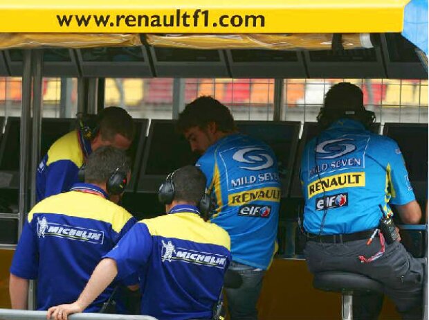 Titel-Bild zur News: Renault-Kommandostand