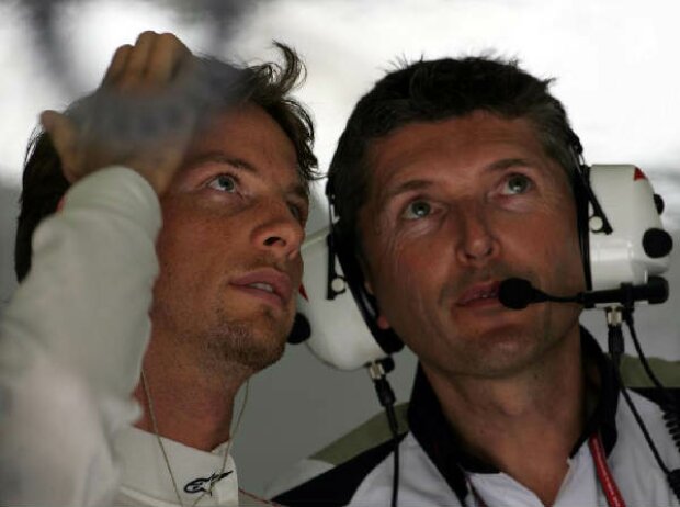 Titel-Bild zur News: Jenson Button mit Nick Fry