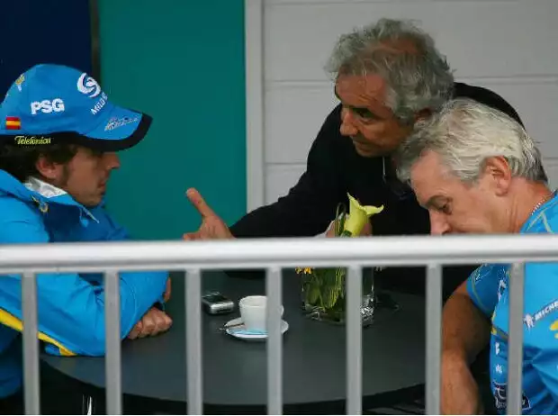 Fernando Alonso, Flavio Briatore und Pat Symonds Titel-Bild zur News: Fernando Alonso, Flavio Briatore und Pat Symonds