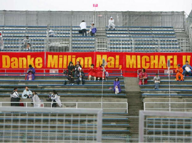 Titel-Bild zur News: Michael-Schumacher-Fans