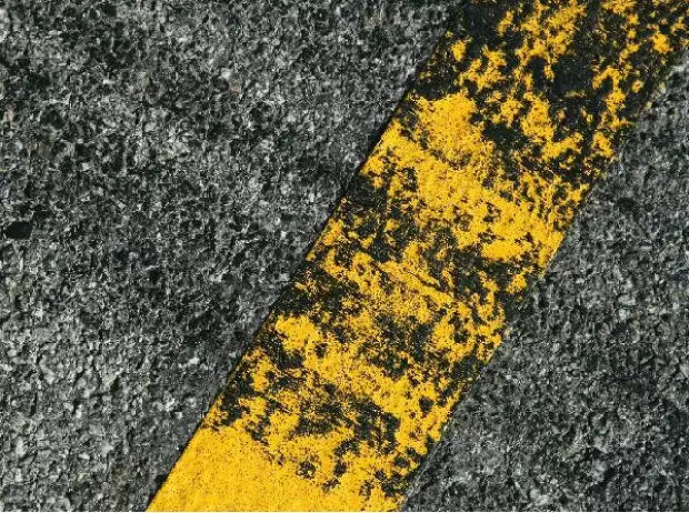 Reifenabrieb auf dem Asphalt Titel-Bild zur News: Reifenabrieb auf dem Asphalt