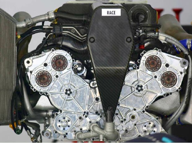 Titel-Bild zur News: Cosworth-V8-Motor
